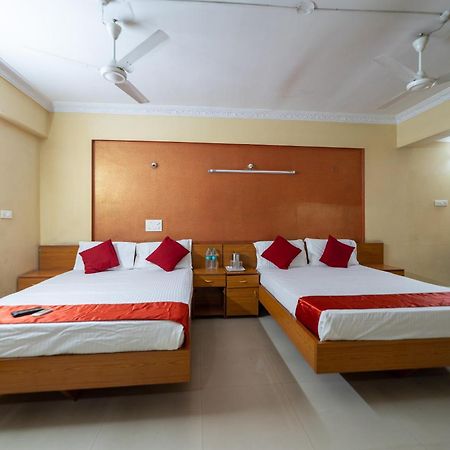 העיר בנגלור Hotel Surya Residency Majestic מראה חיצוני תמונה