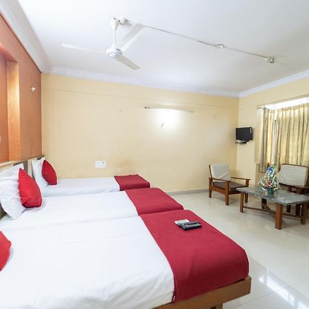 העיר בנגלור Hotel Surya Residency Majestic מראה חיצוני תמונה