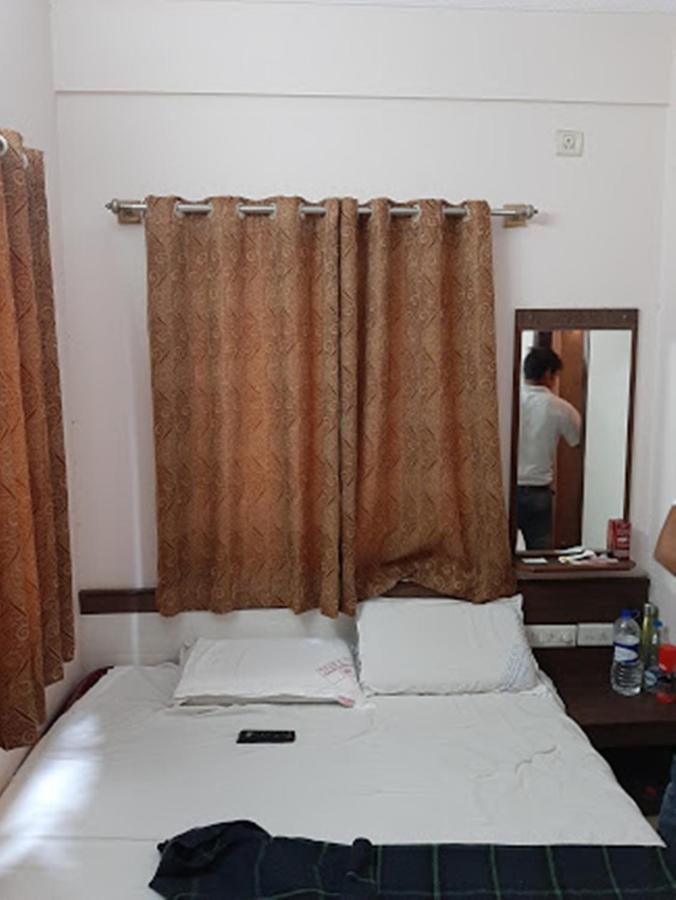 העיר בנגלור Hotel Surya Residency Majestic מראה חיצוני תמונה