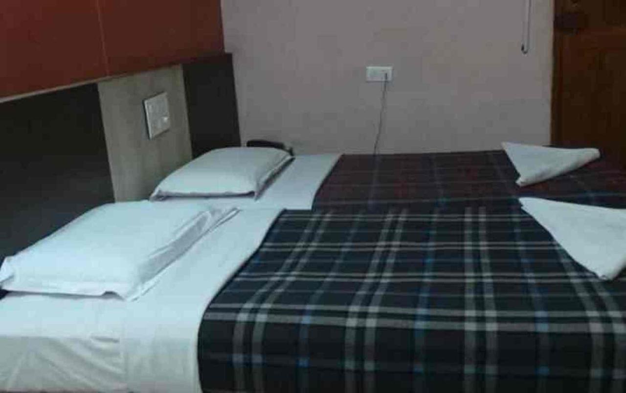 העיר בנגלור Hotel Surya Residency Majestic מראה חיצוני תמונה