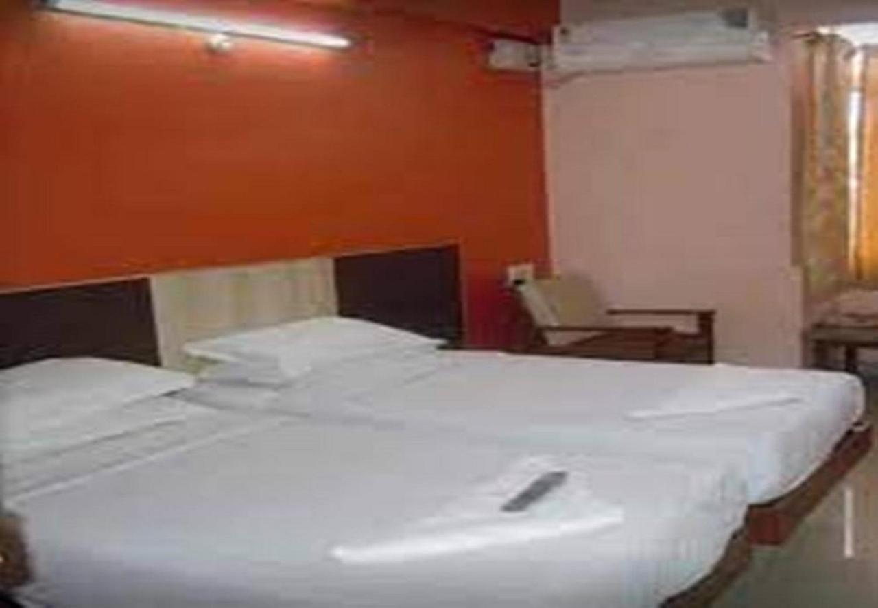 העיר בנגלור Hotel Surya Residency Majestic מראה חיצוני תמונה