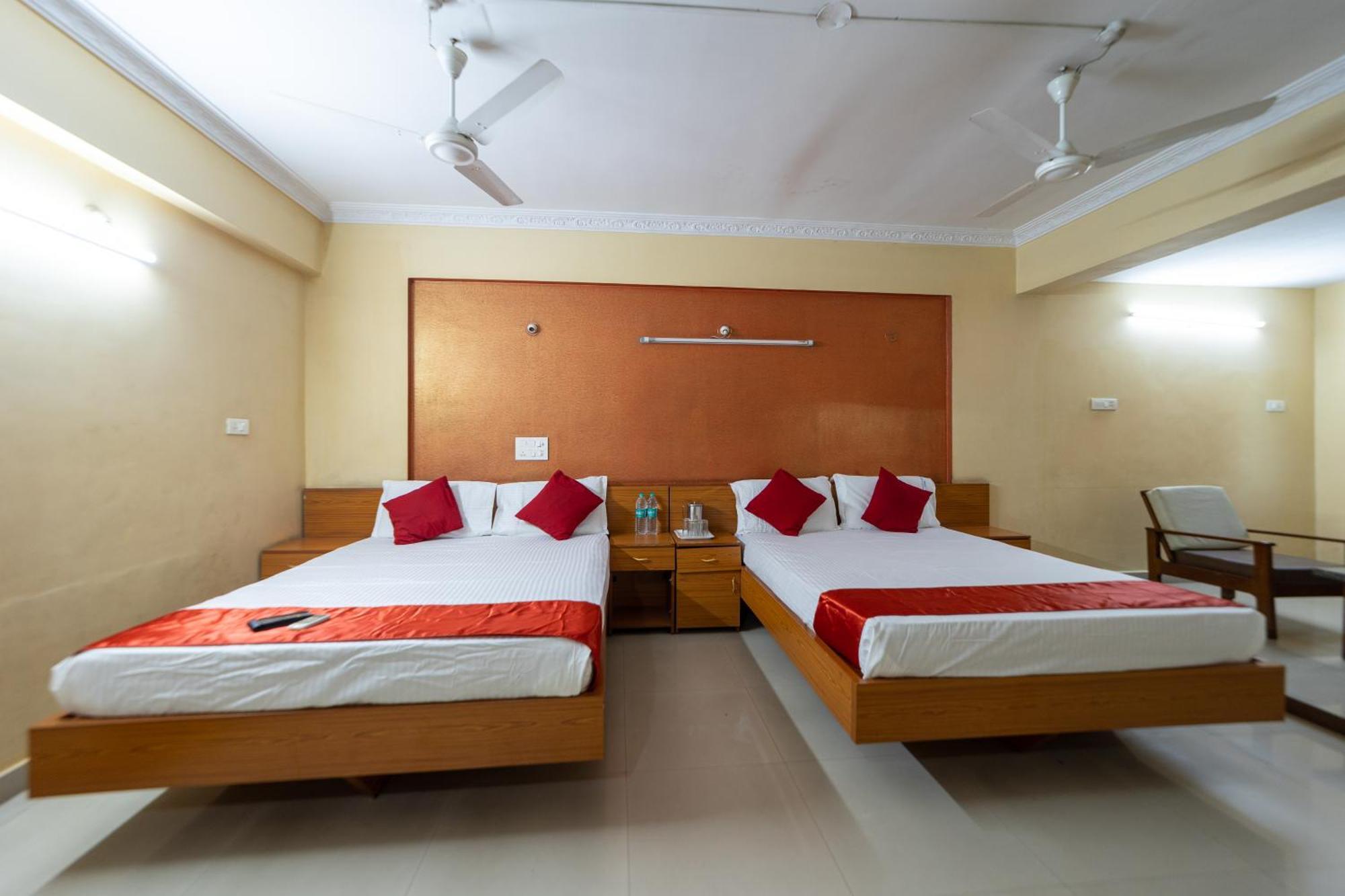 העיר בנגלור Hotel Surya Residency Majestic מראה חיצוני תמונה