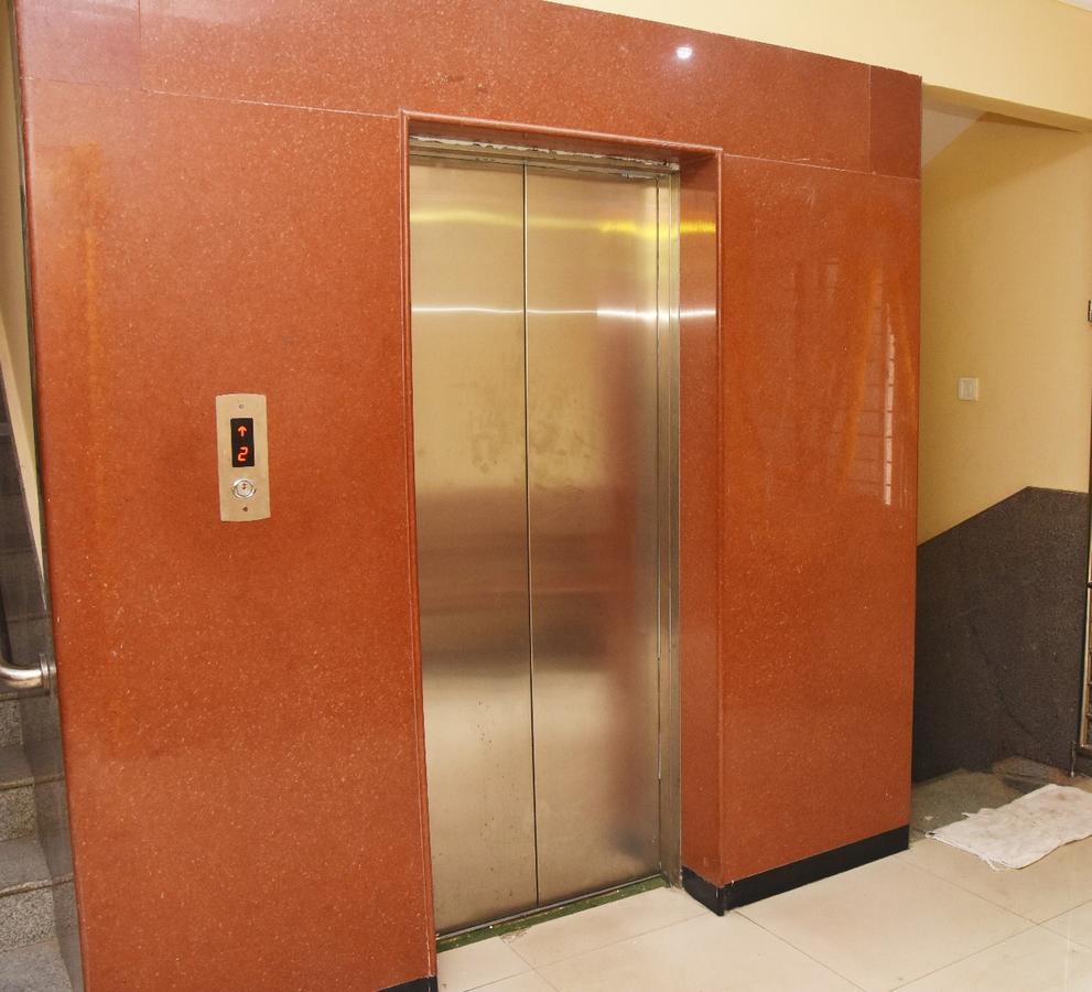 העיר בנגלור Hotel Surya Residency Majestic מראה חיצוני תמונה