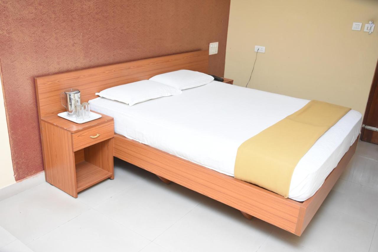 העיר בנגלור Hotel Surya Residency Majestic מראה חיצוני תמונה
