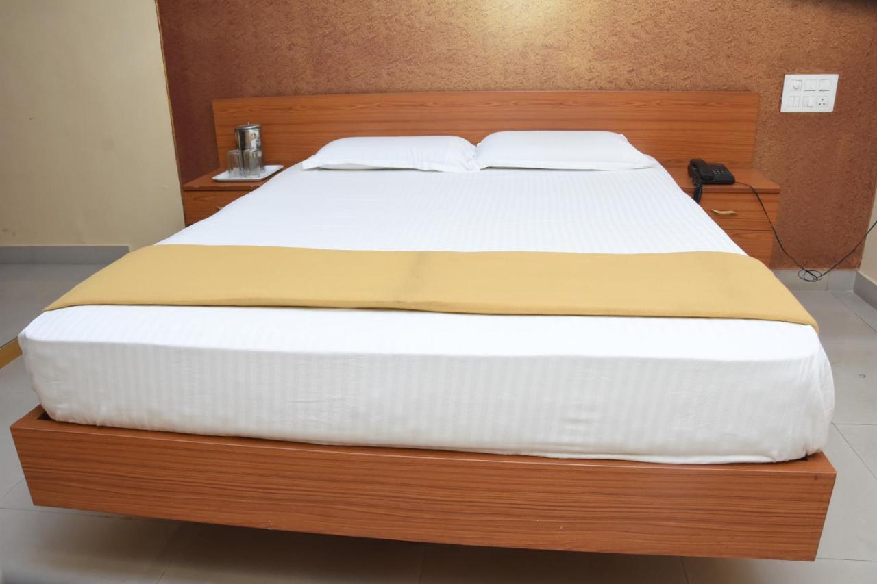 העיר בנגלור Hotel Surya Residency Majestic מראה חיצוני תמונה