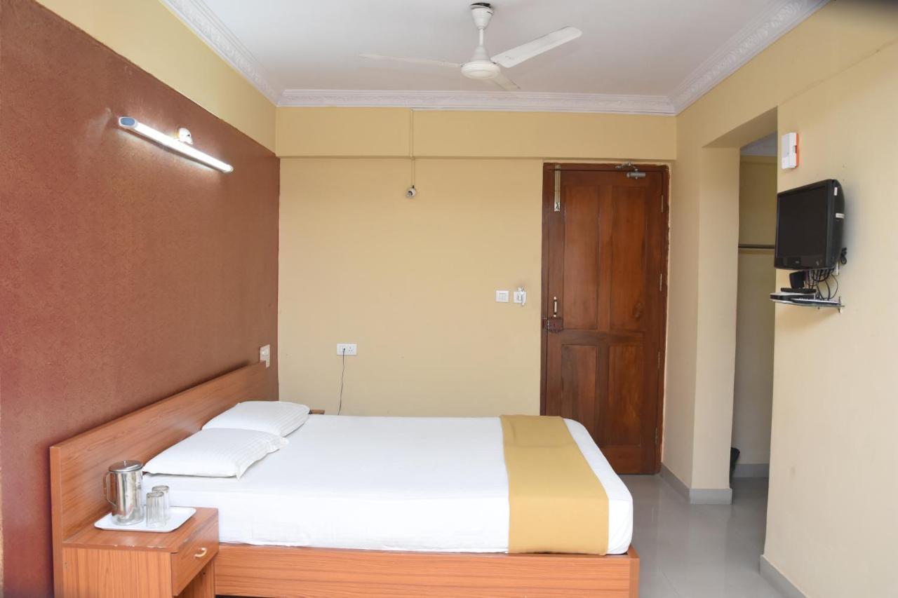 העיר בנגלור Hotel Surya Residency Majestic מראה חיצוני תמונה