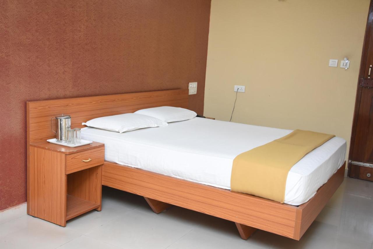 העיר בנגלור Hotel Surya Residency Majestic מראה חיצוני תמונה