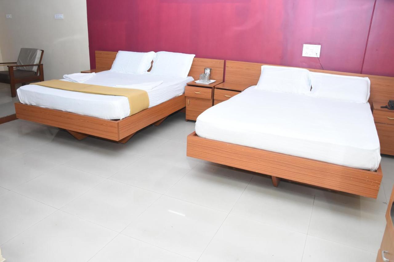 העיר בנגלור Hotel Surya Residency Majestic מראה חיצוני תמונה