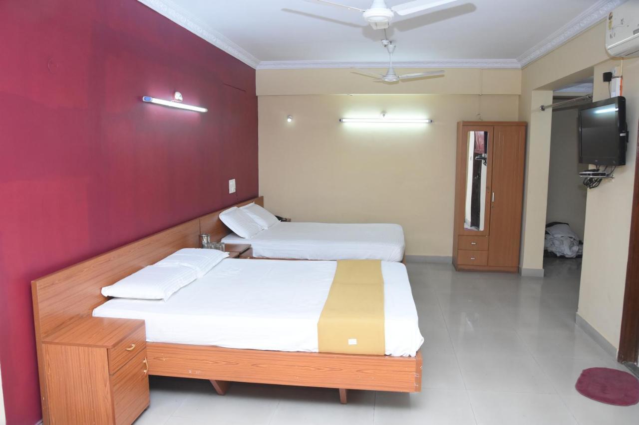 העיר בנגלור Hotel Surya Residency Majestic מראה חיצוני תמונה