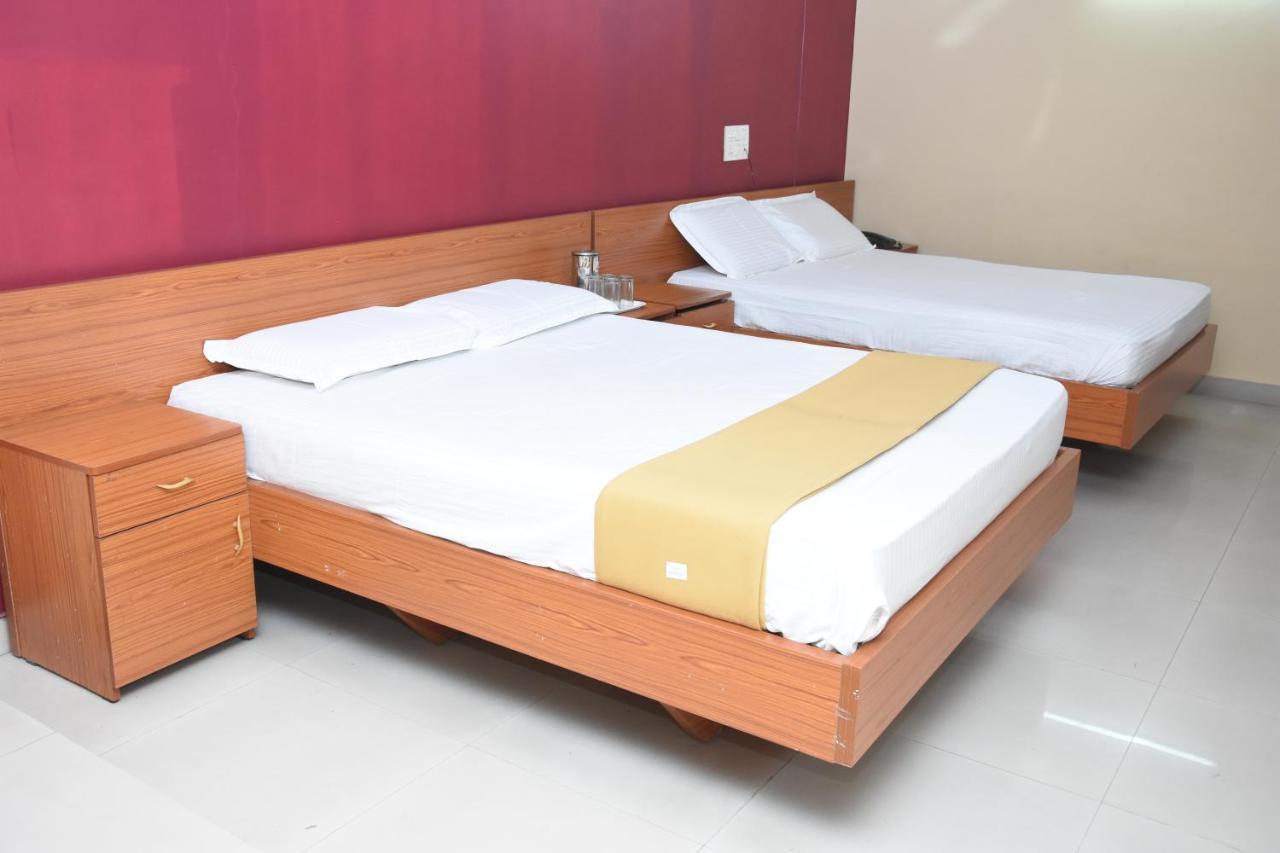 העיר בנגלור Hotel Surya Residency Majestic מראה חיצוני תמונה