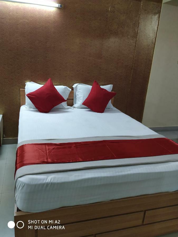 העיר בנגלור Hotel Surya Residency Majestic מראה חיצוני תמונה
